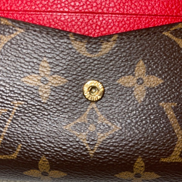 Louis Vuitton Wallet - Picture 14 of 17